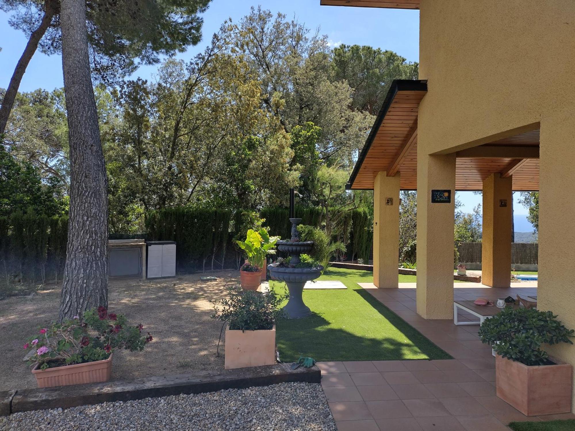 Villa Casa Feliz à Sant Cebrià de Vallalta Extérieur photo