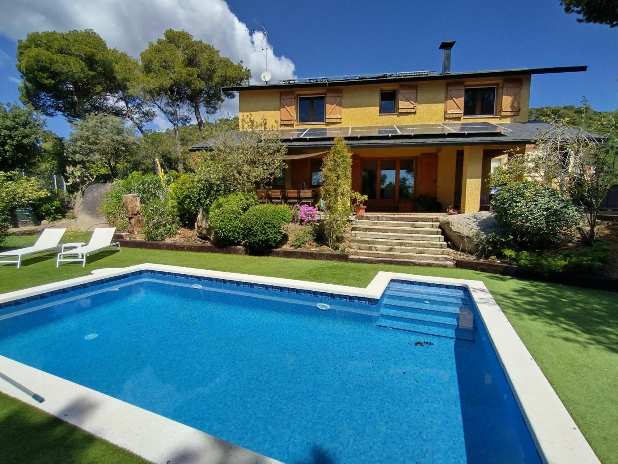 Villa Casa Feliz à Sant Cebrià de Vallalta Extérieur photo